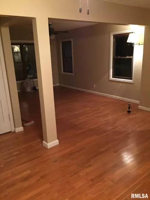 Living - 2118 E Buchanan St, Springfield, IL 62703 photo 2 of 3