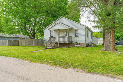1102 Short 8th St, Lincoln, IL 62656