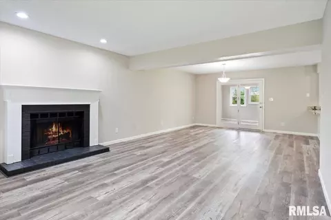 2409 Mayfair Rd, Springfield, IL 62703 photo 2