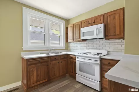 2120 N 8th St, Springfield, IL 62702 photo 12