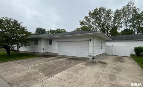 1000 W Park Ave, Taylorville, IL 62568