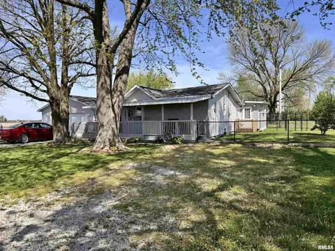 943 E 1025 N Rd, Taylorville, IL 62568