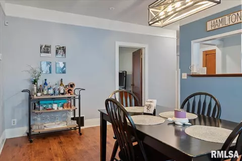Dining - 925 S Walnut St, Springfield, IL 62704 photo 4 of 4