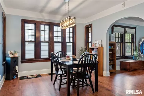 Dining - 925 S Walnut St, Springfield, IL 62704 photo 2 of 4