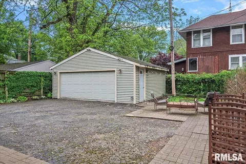 Exterior - 925 S Walnut St, Springfield, IL 62704 photo 5 of 5