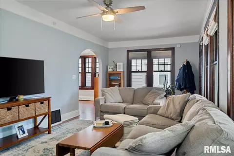 Living - 925 S Walnut St, Springfield, IL 62704 photo 3 of 3