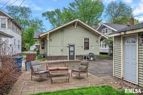 Exterior - 925 S Walnut St, Springfield, IL 62704 photo 4 of 5