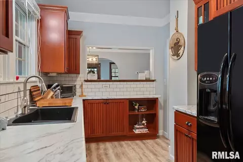 Kitchen - 925 S Walnut St, Springfield, IL 62704 photo 4 of 4