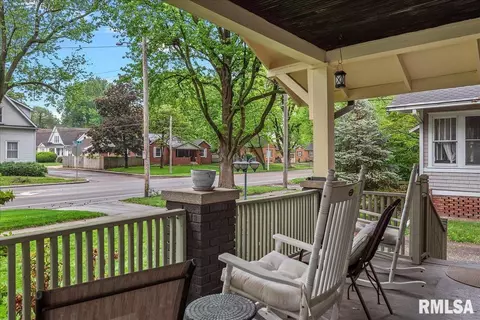 Exterior - 925 S Walnut St, Springfield, IL 62704 photo 1 of 5