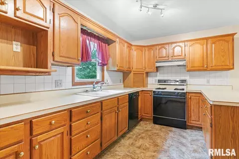 Kitchen - 6304 Kate Ct, Springfield, IL 62712 photo 2 of 3