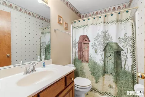 Bath - 6304 Kate Ct, Springfield, IL 62712 photo 1 of 2