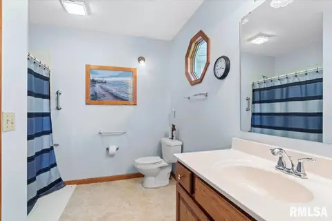Bath - 6304 Kate Ct, Springfield, IL 62712 photo 2 of 2