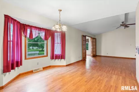 Living - 6304 Kate Ct, Springfield, IL 62712 photo 5 of 6