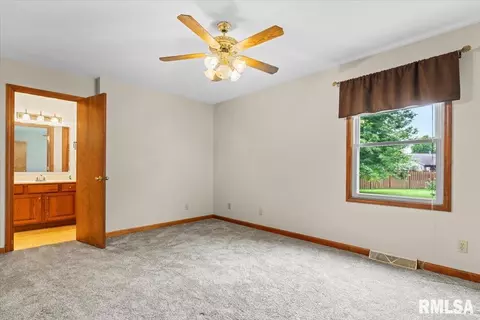 Bedroom - 6304 Kate Ct, Springfield, IL 62712 photo 6 of 8