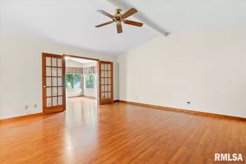 Living - 6304 Kate Ct, Springfield, IL 62712 photo 1 of 6