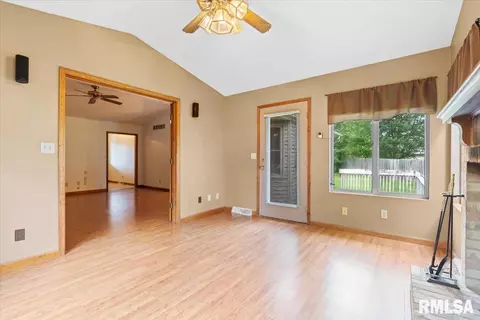 Living - 6304 Kate Ct, Springfield, IL 62712 photo 6 of 6