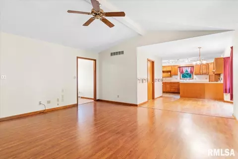 Living - 6304 Kate Ct, Springfield, IL 62712 photo 3 of 6