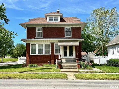 518 W 8th St, Beardstown, IL 62618