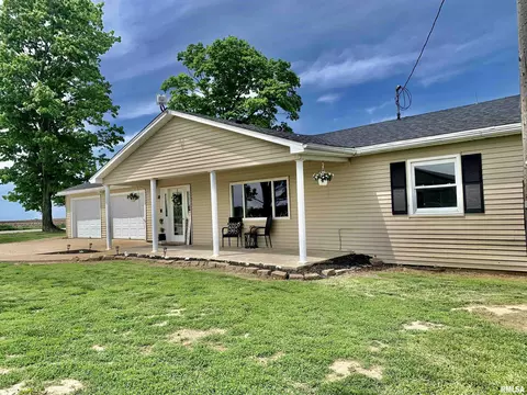 992 Blackburn Rd, Winchester, IL 62694