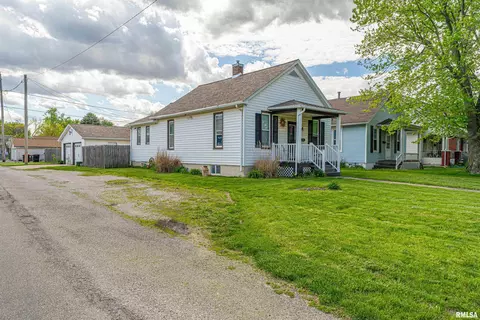 1031 Broadway St, Lincoln, IL 62656