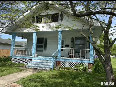 112 W Oak St, Gillespie, IL 62033