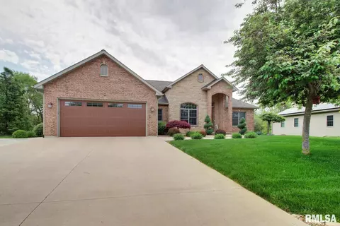 2730 Parkwood Dr, Quincy, IL 62305