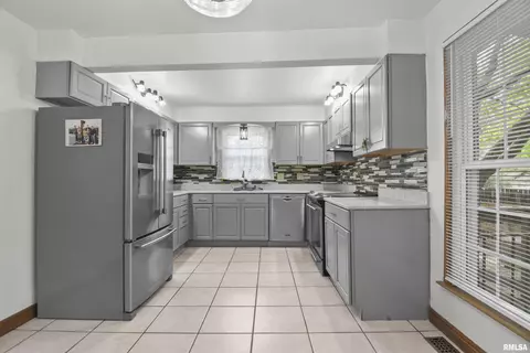 123 N Douglas Ave, Springfield, IL 62702 photo 12