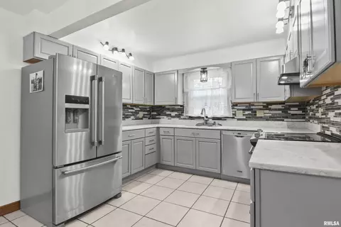 123 N Douglas Ave, Springfield, IL 62702 photo 8