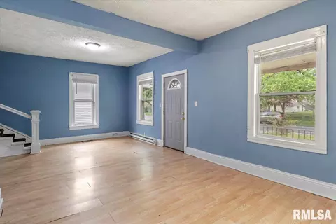 1040 W Calhoun Ave, Springfield, IL 62702 photo 4