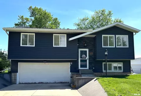 138 Lakeview Dr, Wataga, IL 61488