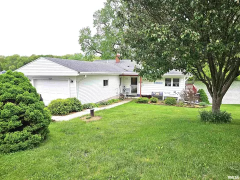 1028 W Shore Dr, Galesburg, IL 61401