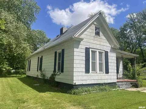 1034 N Clay Ave, Jacksonville, IL 62650