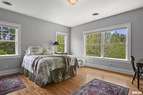 Bedroom - 1608 S Wiggins Ave, Springfield, IL 62704 photo 5 of 10