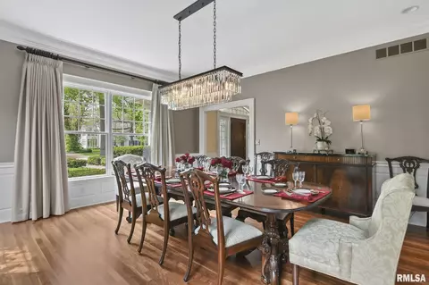 Dining - 1608 S Wiggins Ave, Springfield, IL 62704 photo 1 of 7