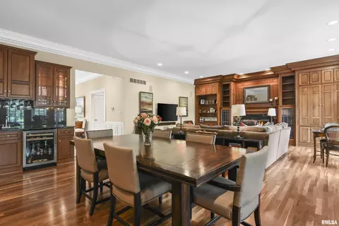 Dining - 1608 S Wiggins Ave, Springfield, IL 62704 photo 4 of 7