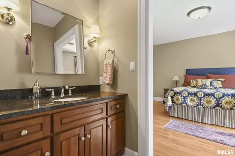 Bedroom - 1608 S Wiggins Ave, Springfield, IL 62704 photo 8 of 10