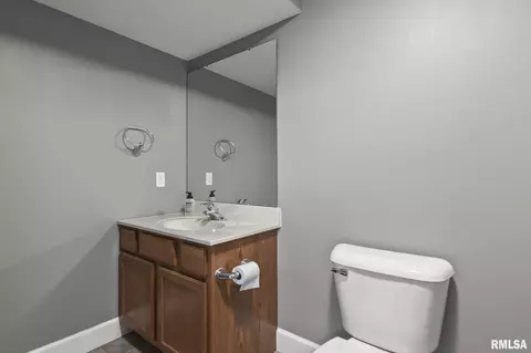 Bath - 1608 S Wiggins Ave, Springfield, IL 62704 photo 9 of 9