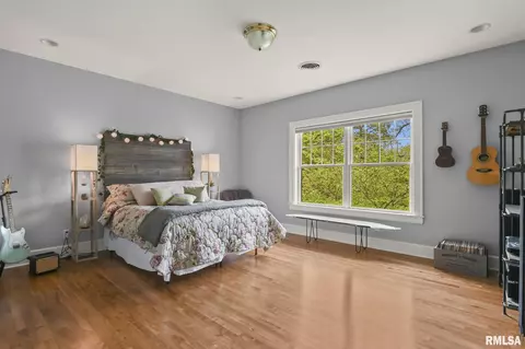 Bedroom - 1608 S Wiggins Ave, Springfield, IL 62704 photo 9 of 10