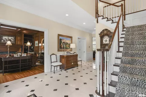 Entry Way - 1608 S Wiggins Ave, Springfield, IL 62704 photo 2 of 7