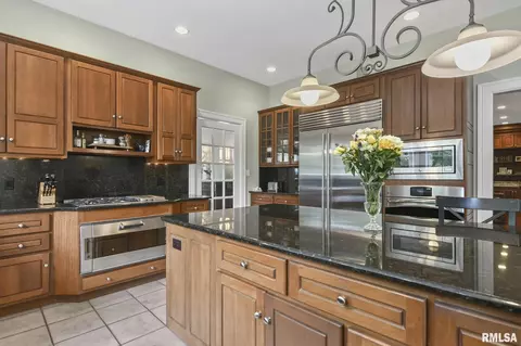 Kitchen - 1608 S Wiggins Ave, Springfield, IL 62704 photo 3 of 6