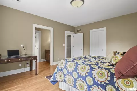 Bedroom - 1608 S Wiggins Ave, Springfield, IL 62704 photo 7 of 10