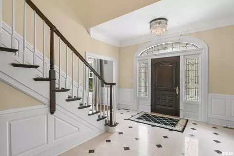 Entry Way - 1608 S Wiggins Ave, Springfield, IL 62704 photo 3 of 7