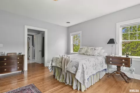 Bedroom - 1608 S Wiggins Ave, Springfield, IL 62704 photo 4 of 10