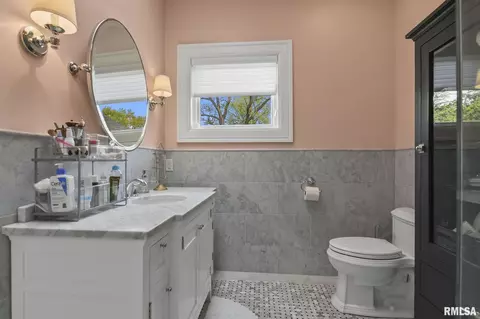 Bath - 1608 S Wiggins Ave, Springfield, IL 62704 photo 7 of 9