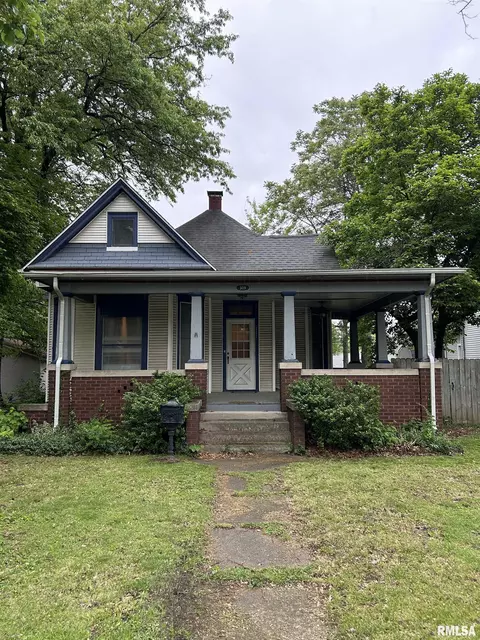509 E Park St, Taylorville, IL 62568