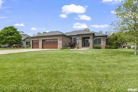 105 Ramblewood Dr, Chatham, IL 62629