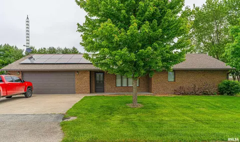 1011 S Spring St, Mount Pulaski, IL 62548