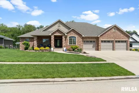 2010 Grants Pond Dr, Chatham, IL 62629