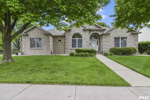 2700 Dickens Dr, Springfield, IL 62711