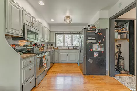 449 Minder Dr, Lincoln, IL 62656 photo 9
